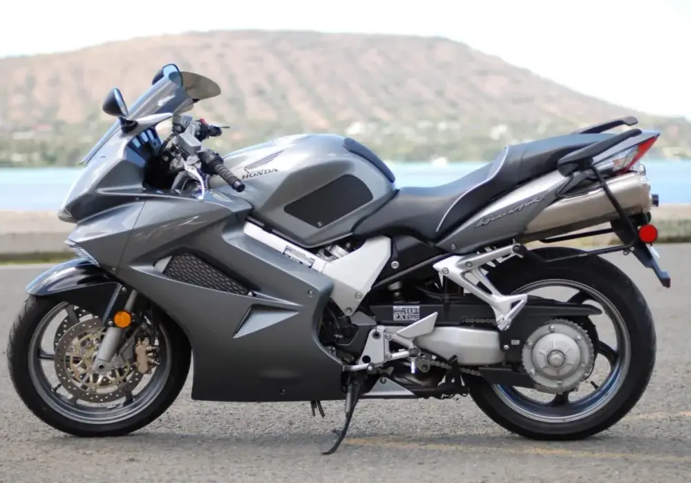 Honda VFR 800 VTEC - Czy warto kupić? Analiza i porady!