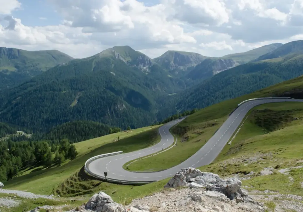 Najpiękniejsze trasy motocyklowe w Europie, które musisz zobaczyć na własne oczy