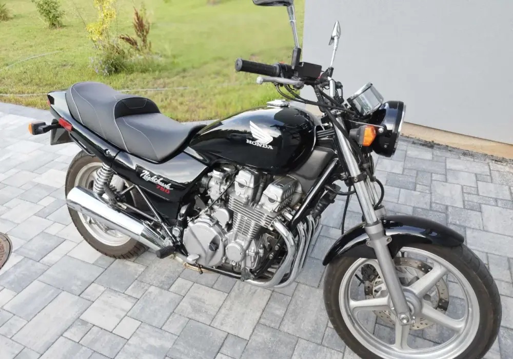Honda CB750 Nighthawk - Czy to motocykl dla Ciebie?