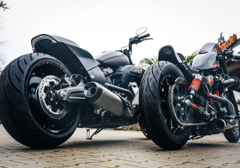 Jak dobrać opony do motocykla z dwoma kołami z przodu?