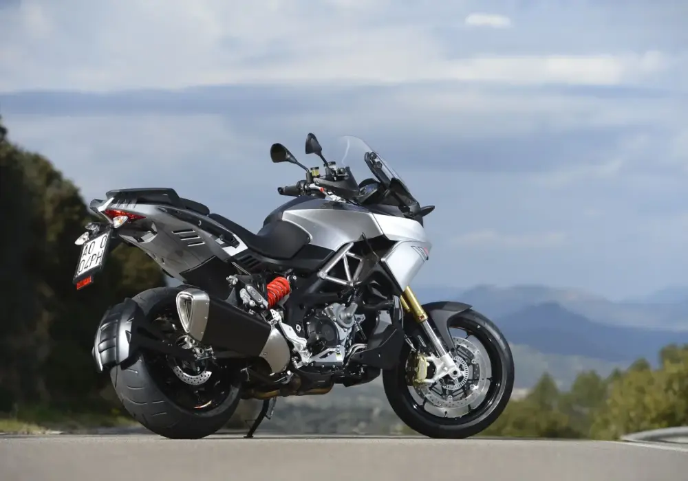 Aprilia Caponord 1200 - Dane techniczne i opinie. Czy warto?