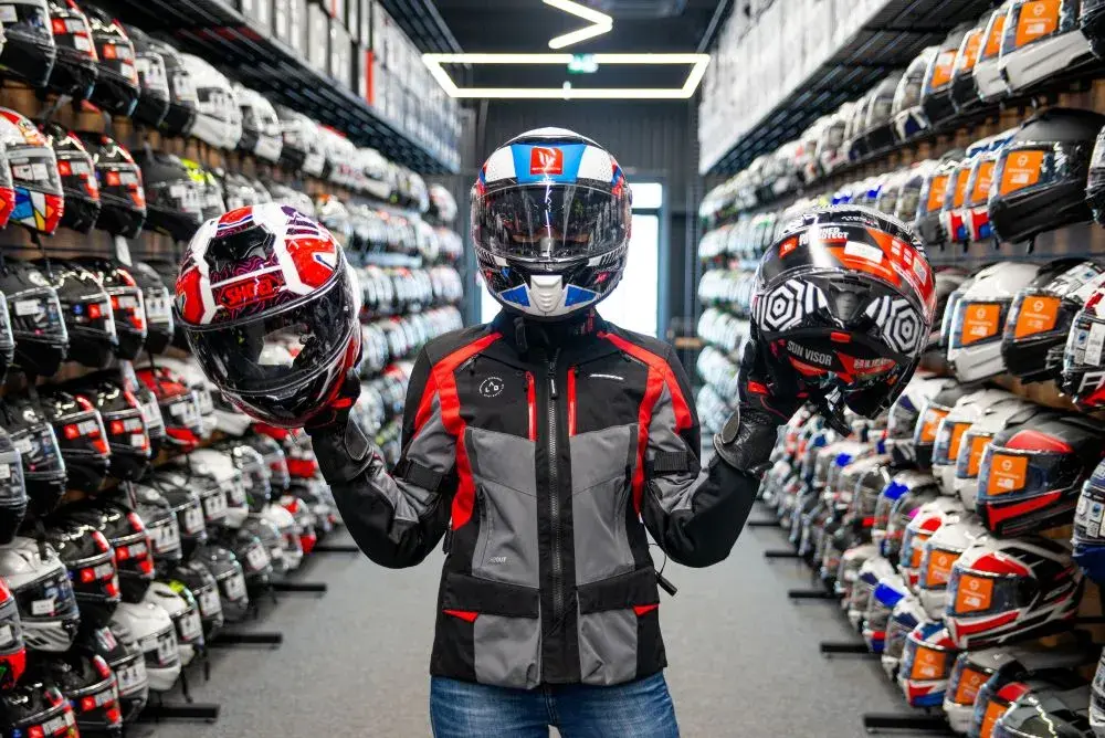 Jak zapiąć kask motocyklowy, aby zapewnić maksymalne bezpieczeństwo
