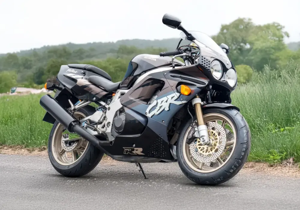Honda VFR 750 - Czy warto kupić legendę? Poradnik