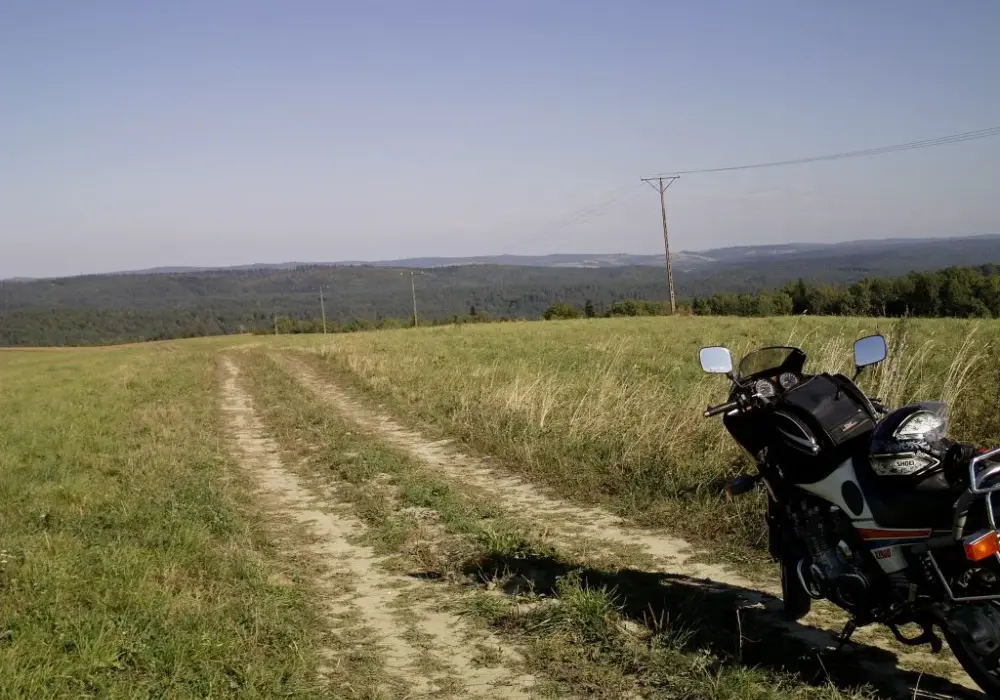 Najlepsze trasy motocyklowe Podkarpacia: atrakcje, porady i nieznane szlaki