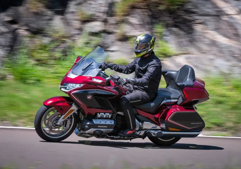Motocykl do turystyki we dwoje - Jak wybrać idealny model?
