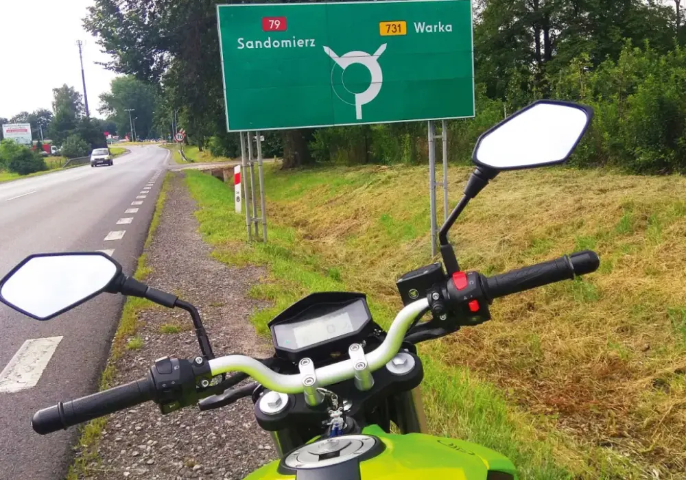 Najlepsze trasy motocyklowe wokół Warszawy: malownicze drogi i praktyczne porady