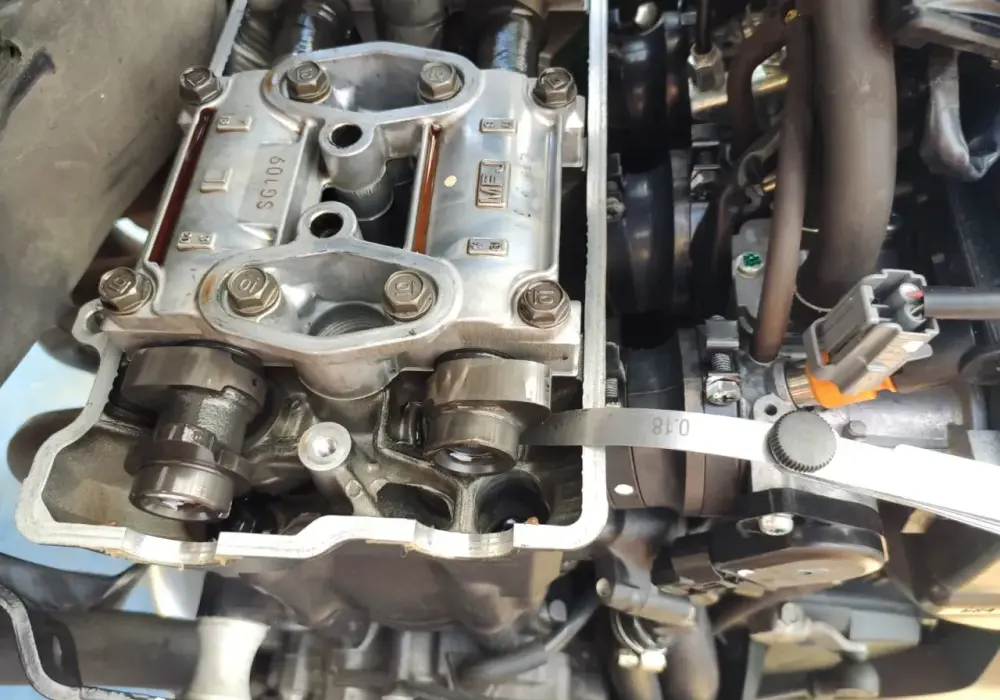 Ciasny luz zaworowy w motocyklu - Objawy i diagnoza