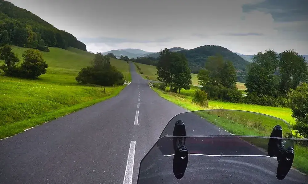 Najlepsze trasy motocyklowe w Słowacji – odkryj ukryte skarby