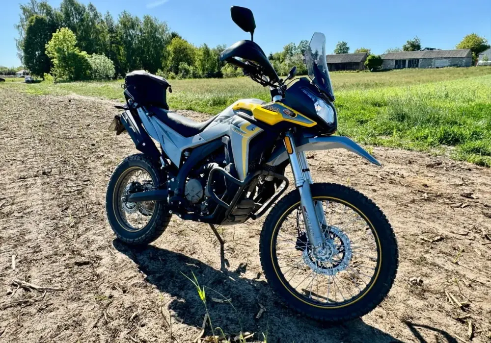 Motocykle sportowo-turystyczne - 250 vs 400. Który wybrać?