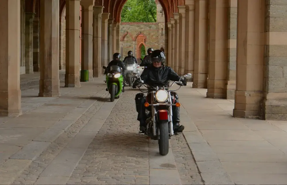 Trasy motocyklowe Dolny Śląsk: Odkryj malownicze szlaki i atrakcje