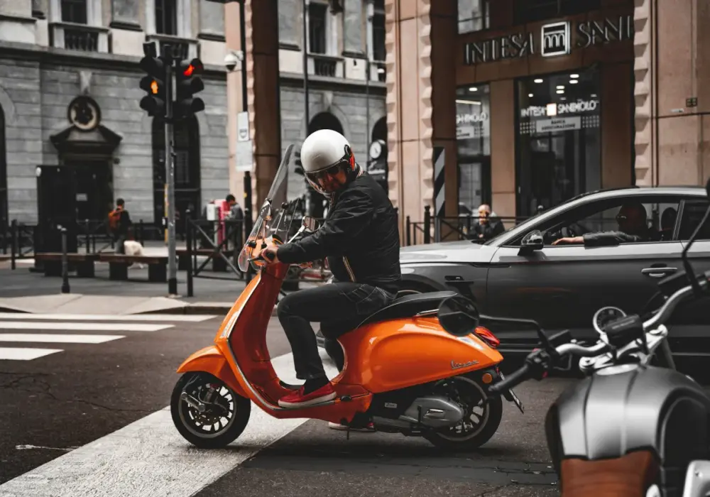 Ile kosztuje przerejestrowanie motoroweru? Sprawdź, by uniknąć nieprzyjemności