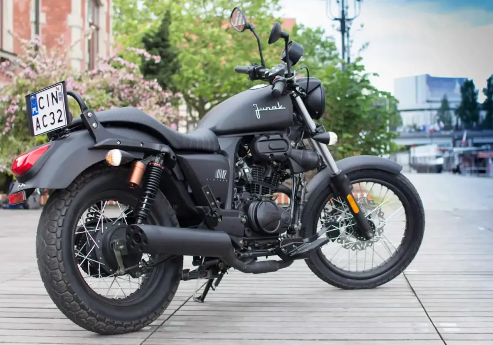 Junak 121 - Dane techniczne i opinie. Czy to motocykl dla Ciebie?