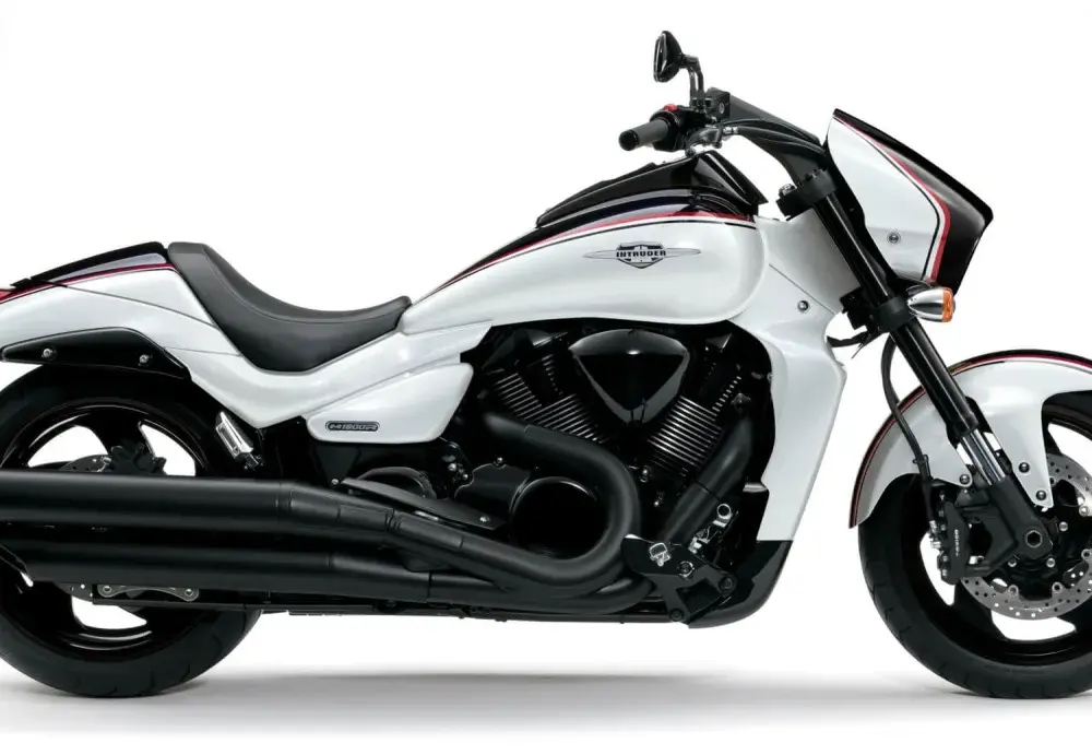Suzuki Intruder 1800 - dla kogo naprawdę jest ten cruiser?