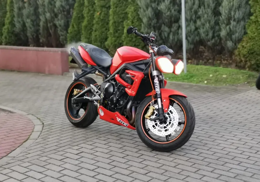 Street Triple 675 - Czy warto kupić używany? Dane, R vs. baza