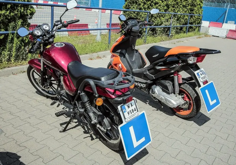 Jakie uprawnienia na motorower? Sprawdź, co musisz wiedzieć!
