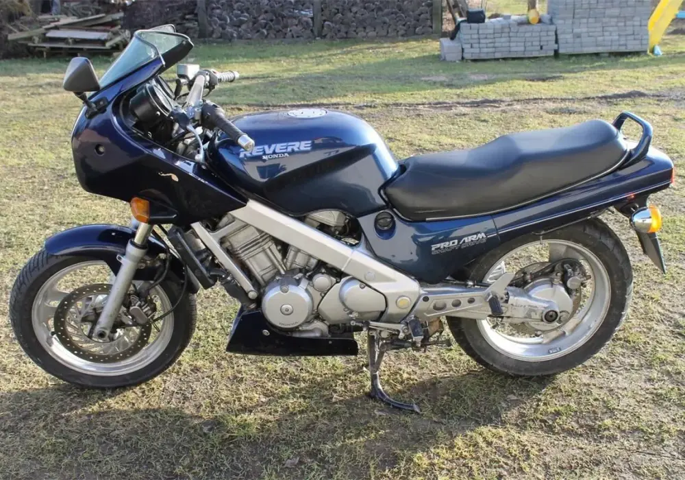 Honda NTV 650 Revere - Czy warto kupić ten motocykl?