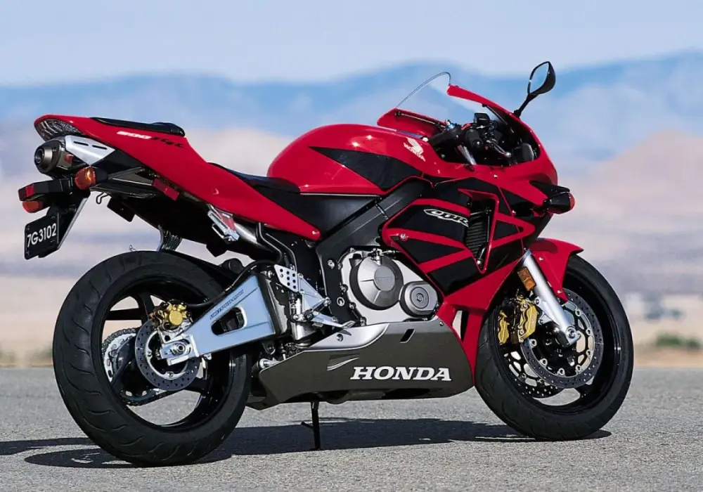 Honda CBR600RR dane techniczne i charakter tej sześćsetki