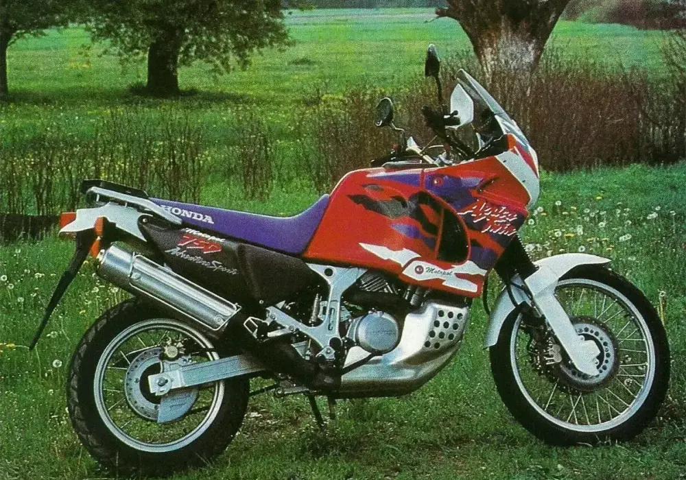 Africa Twin 750 - Dane techniczne i wybór rocznika. Czy warto?