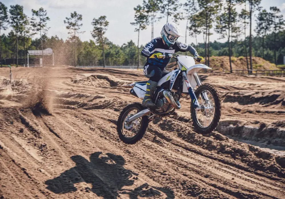Husqvarna TC 125 z Koni: czy to najlepsze połączenie dla motocykla?