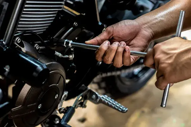 Kiedy należy rozpocząć przygotowanie motocykla do sezonu, aby uniknąć kosztownych napraw?