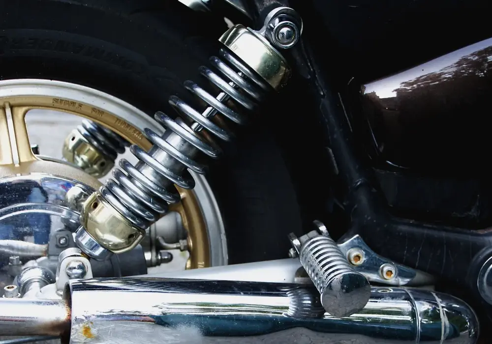 Jaki olej do lag motocyklowych - uniknij kosztownych błędów przy wyborze