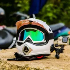 Najlepsze kamery na kask motocyklowy – uniknij rozczarowania przy wyborze