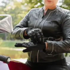 Jak rozciągnąć rękawice motocyklowe, aby uniknąć dyskomfortu podczas jazdy