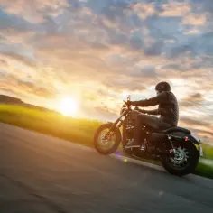 Najlepsze trasy motocyklowe w łódzkim - odkryj malownicze szlaki