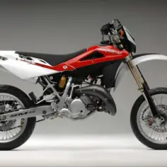 Husqvarna TE 125 Supermoto: wady, zalety i porównanie z konkurencją