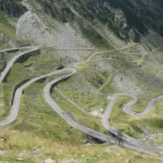 Najlepsze trasy motocyklowe na mapie – zaplanuj bezpieczną i niezapomnianą podróż