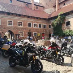 Najlepsze trasy motocyklowe na Mazurach – mapa i praktyczne wskazówki dla motocyklistów