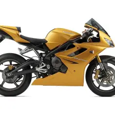 Złoty motocykl Triumph Daytona 675. Dane techniczne tego sportowego jednośladu zachwycają.