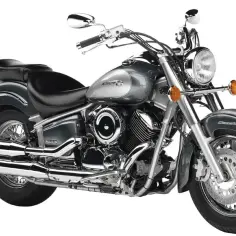 Stylowy, szary motocykl Yamaha Cruiser z chromowanymi detalami i podwójnym wydechem. Idealny na długie trasy.
