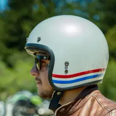Jaki kolor kasku motocyklowego wybrać dla lepszej widoczności?