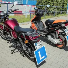 Jakie uprawnienia na motorower? Sprawdź, co musisz wiedzieć!
