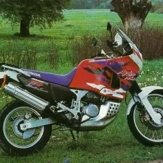 Honda Africa Twin 750 Adventure Sports. Zapowiada się wyprawa! Dane techniczne tego motocykla to klucz do sukcesu.