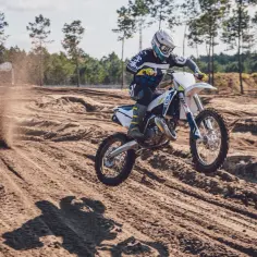 Husqvarna TC 125 z Koni: czy to najlepsze połączenie dla motocykla?