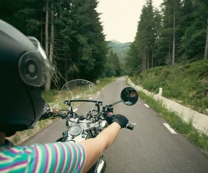 Najlepsze trasy motocyklowe w świętokrzyskim: atrakcje, mapy i praktyczne porady