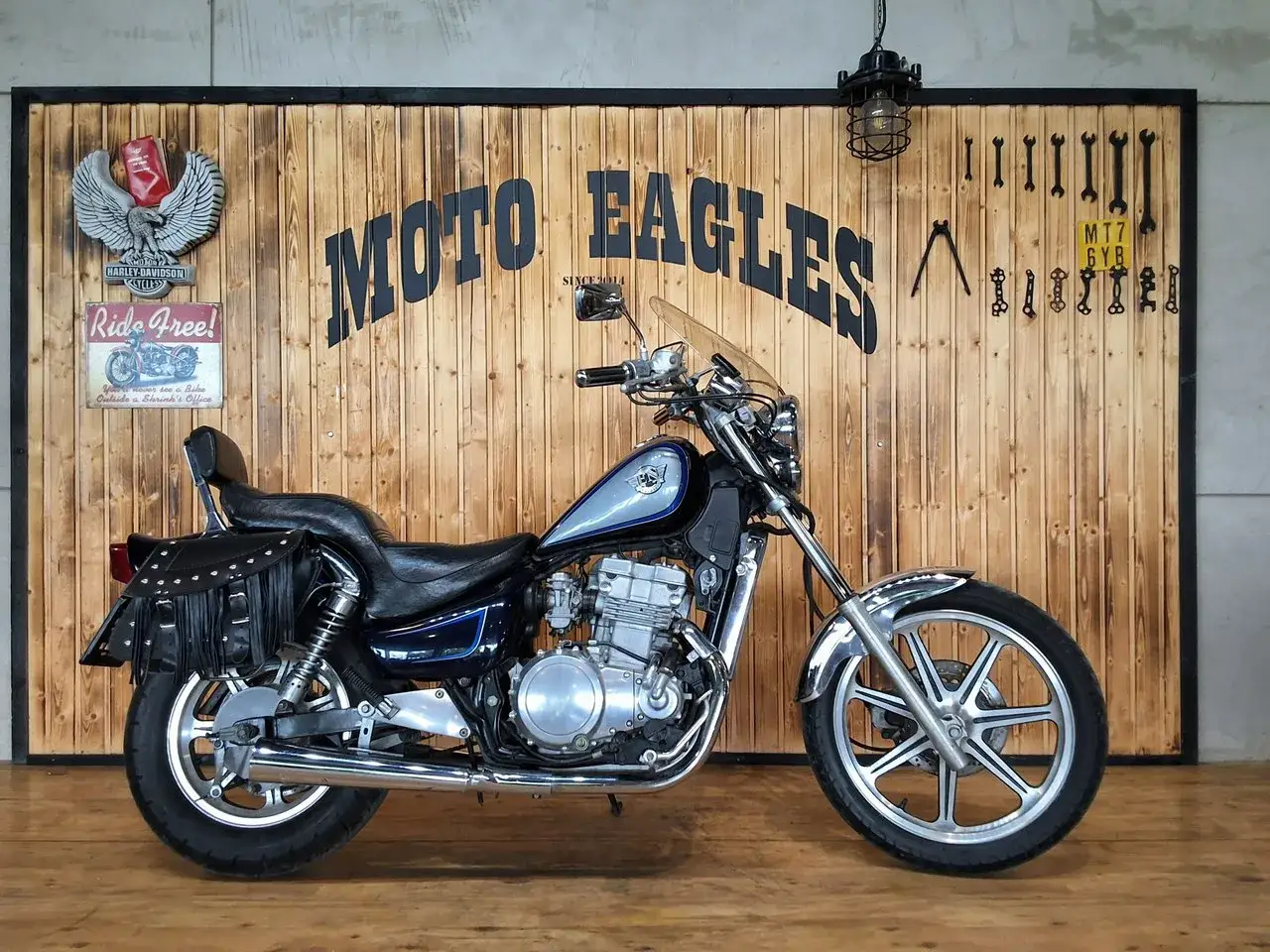 Kawasaki EN 500: klasyczny cruiser z sakwami. Wady i zalety tego modelu docenią fani swobodnej jazdy.