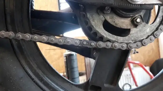 Zdjęcie Jak zakuć łańcuch motocyklowy - uniknij problemów z bezpieczeństwem