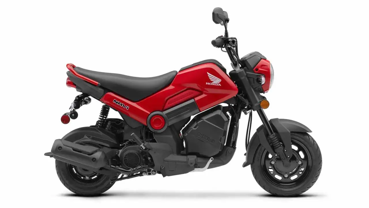 Czerwony skuter Honda Navi z czarnymi akcentami, idealny do miejskich podróży.