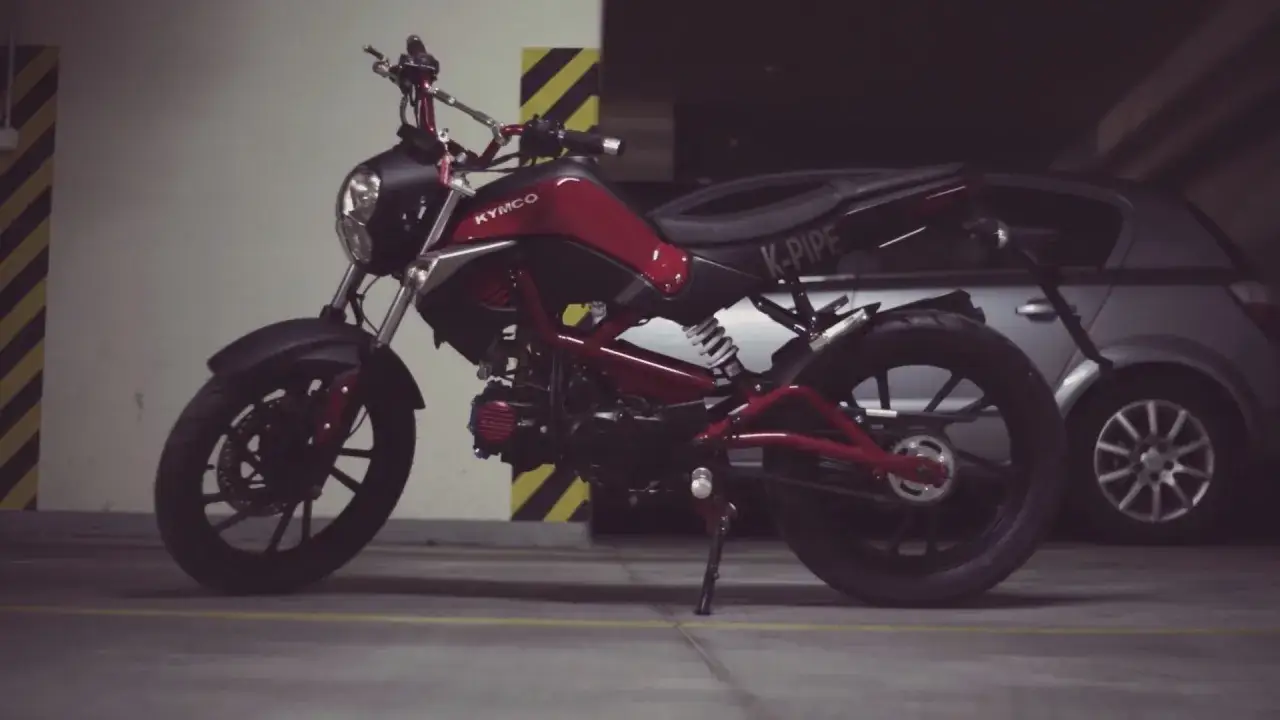 Czerwony Kymco K-Pipe, idealny do jazda 125 na b bez 3 lat. Gotowy na przygodę!