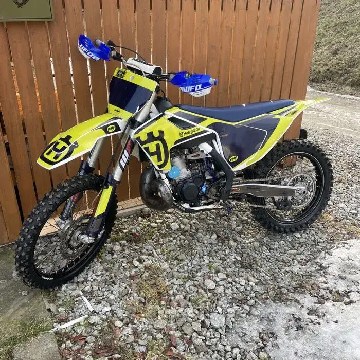 Zdjęcie Porównanie motocykli cross husqvarna 250 - wybierz najlepszy model