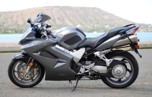 Honda VFR 800 VTEC - Czy warto kupić? Analiza i porady!