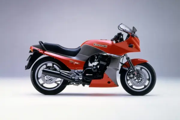 Kawasaki GPz900R - Czy legenda ma sens dziś?