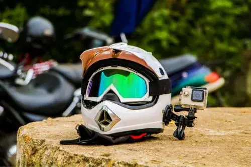 Najlepsze kamery na kask motocyklowy – uniknij rozczarowania przy wyborze