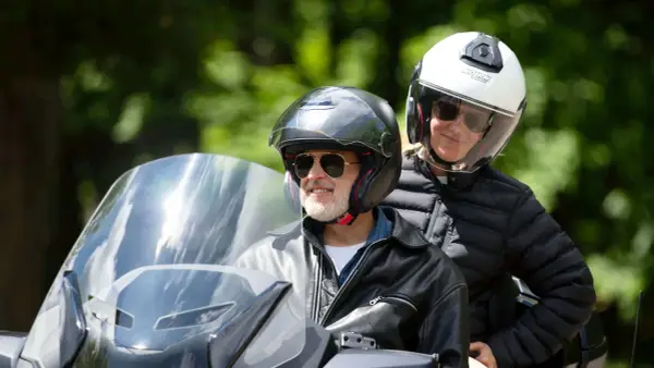 Motocykl dla 50-latka - wybierz komfort i radość z jazdy!