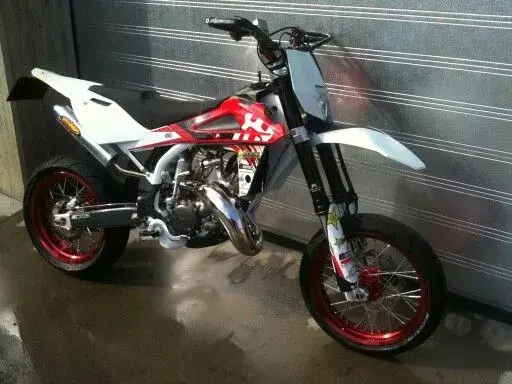 Husqvarna WR 125 Supermoto: wszystko, co musisz wiedzieć przed zakupem