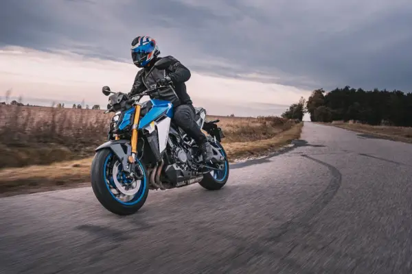 Shimmy w motocyklu - Jak rozpoznać i co zrobić? Poradnik
