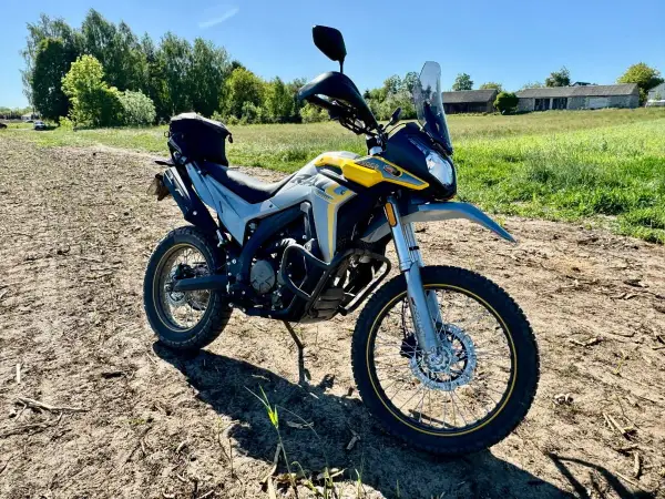 Motocykle sportowo-turystyczne - 250 vs 400. Który wybrać?